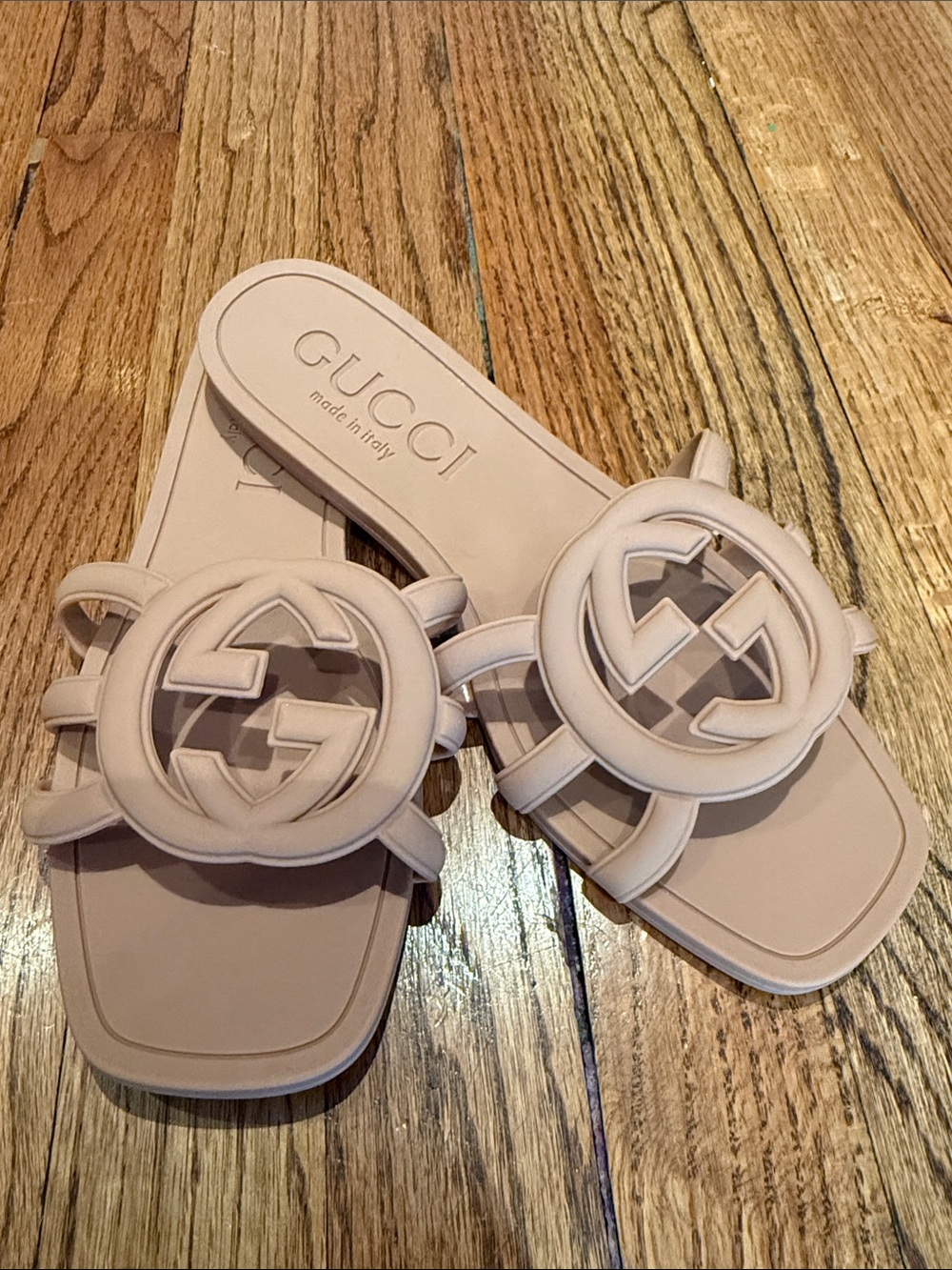 Gucci women’s interlocking G Sandal